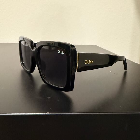 Quay Total Vibe 80648 Black Sunglasses main image 4